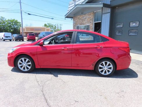 Used 2012 Hyundai Accent GLS w/ Premium Pkg 3 FWD image 2