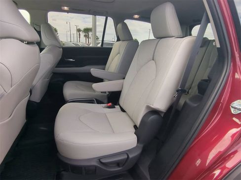Used 2024 Toyota Grand Highlander Platinum image 13