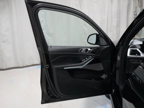 Used 2024 BMW X7 xDrive40i w/ Executive Package image 32