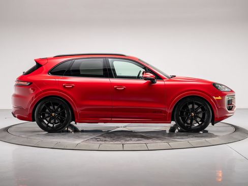 Used 2025 Porsche Cayenne GTS AWD/4WD image 6