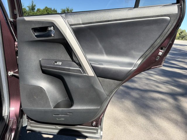 Used 2018 Toyota RAV4 XLE FWD image 18