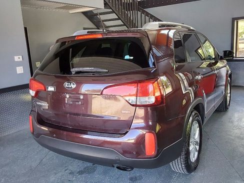 Used 2015 Kia Sorento LX image 9