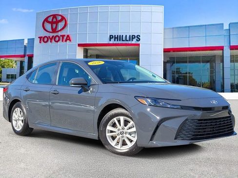 Used 2026 Toyota Camry LE image 1