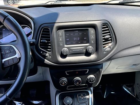 Used 2018 Jeep Compass Latitude AWD/4WD image 34
