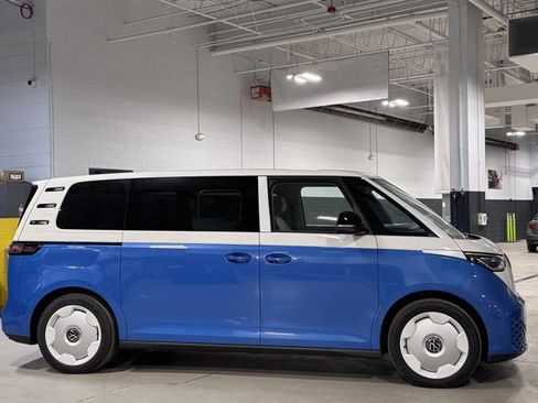 New 2025 Volkswagen ID. Buzz 1st Edition image 7