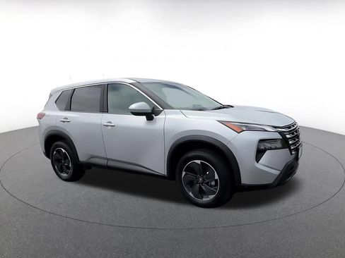 Used 2025 Nissan Rogue SV AWD/4WD image 2