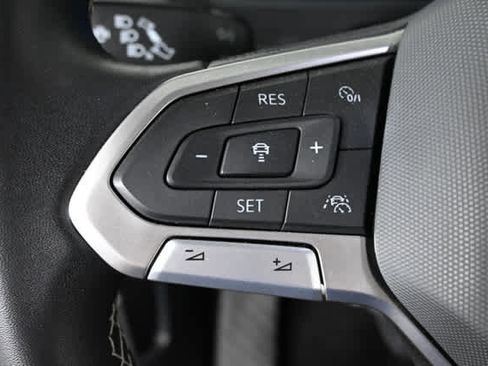 Used 2023 Volkswagen Tiguan SE w/ Panoramic Sunroof Package image 22