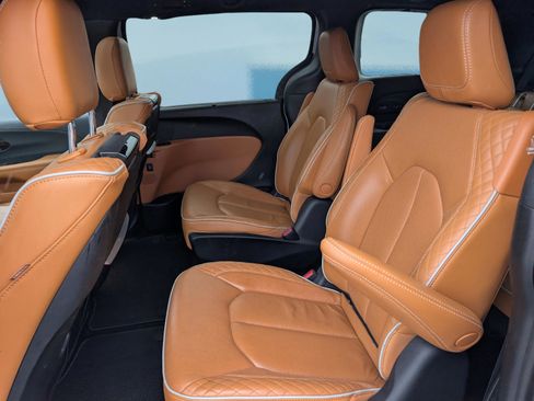 Used 2022 Chrysler Pacifica Pinnacle image 15