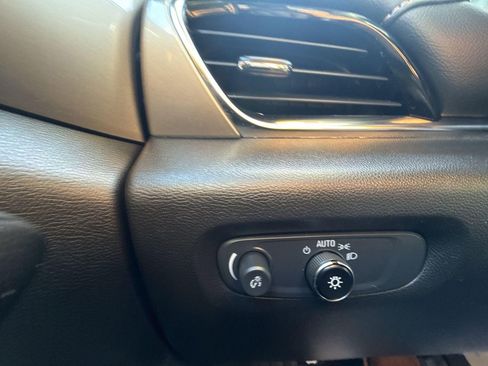 Used 2021 Chevrolet Traverse LS image 23