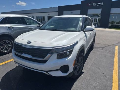 Used 2021 Kia Seltos LX AWD/4WD image 3