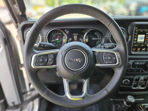 Used 2023 Jeep Wrangler Unlimited Sahara AWD/4WD image 26