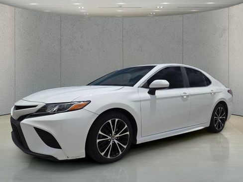 Used 2018 Toyota Camry SE FWD image 10