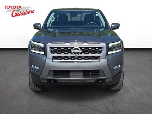 Used 2025 Nissan Frontier SL AWD/4WD image 2