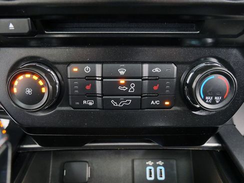 Used 2016 Ford F150 XLT w/ Equipment Group 302A Luxury AWD/4WD image 32