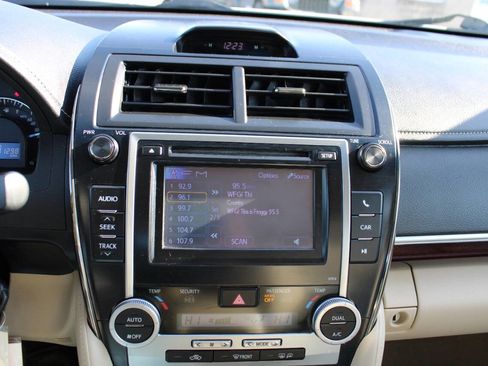 Used 2012 Toyota Camry XLE image 23