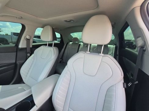 Used 2025 Hyundai Elantra Limited FWD image 21