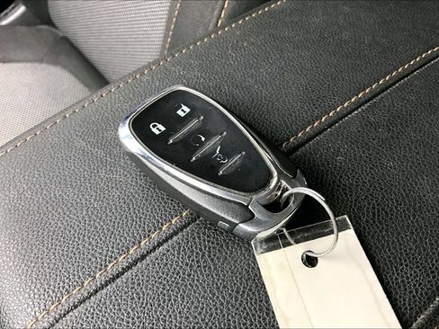 Used 2019 Chevrolet Traverse LT FWD image 12