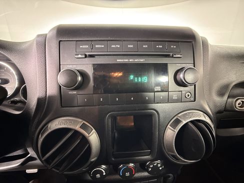 Used 2015 Jeep Wrangler Unlimited Sport w/ Max Tow Package image 16