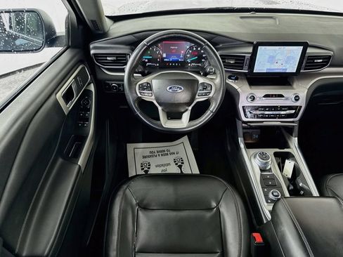 Certified 2023 Ford Explorer XLT w/ Equipment Group 202A AWD/4WD image 3