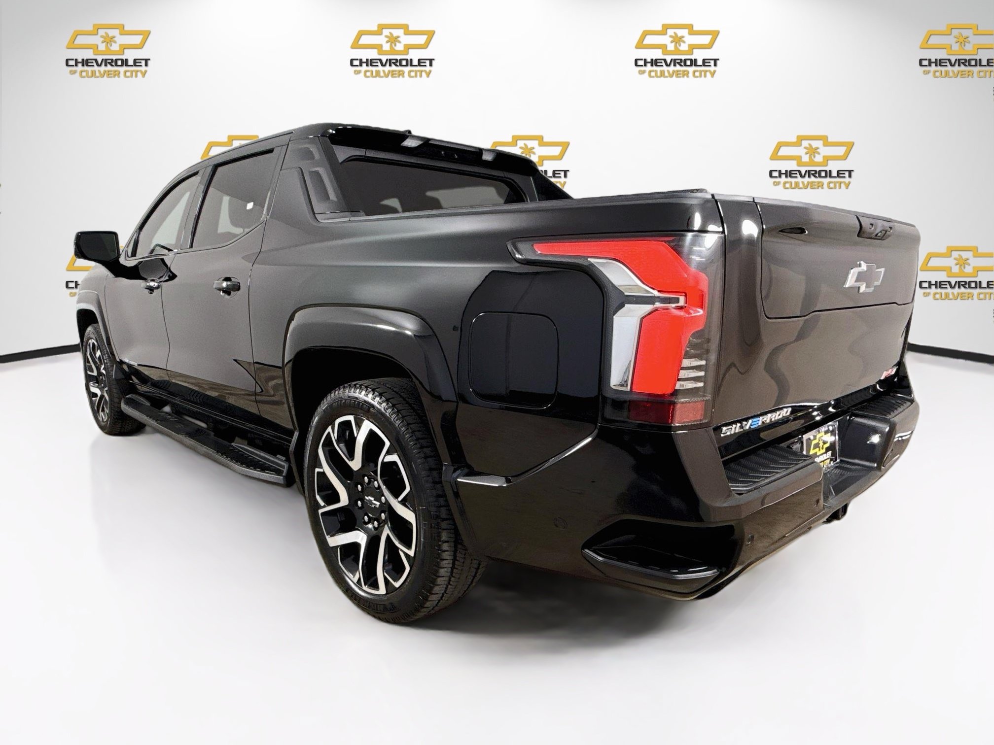 Used 2024 Chevrolet Silverado EV RST AWD/4WD image 6