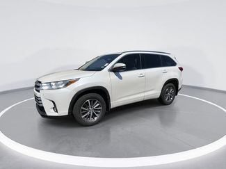 Used 2018 Toyota Highlander XLE FWD video 4