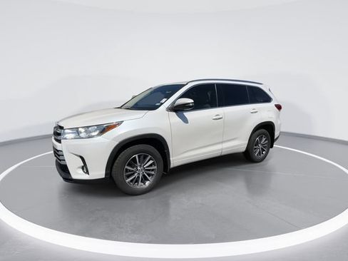 Used 2018 Toyota Highlander XLE FWD image 4