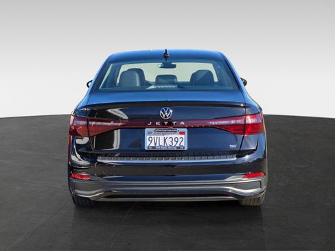 Used 2025 Volkswagen Jetta SE image 5