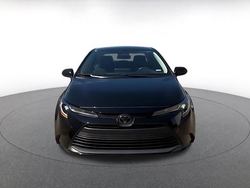 Used 2025 Toyota Corolla LE image 3