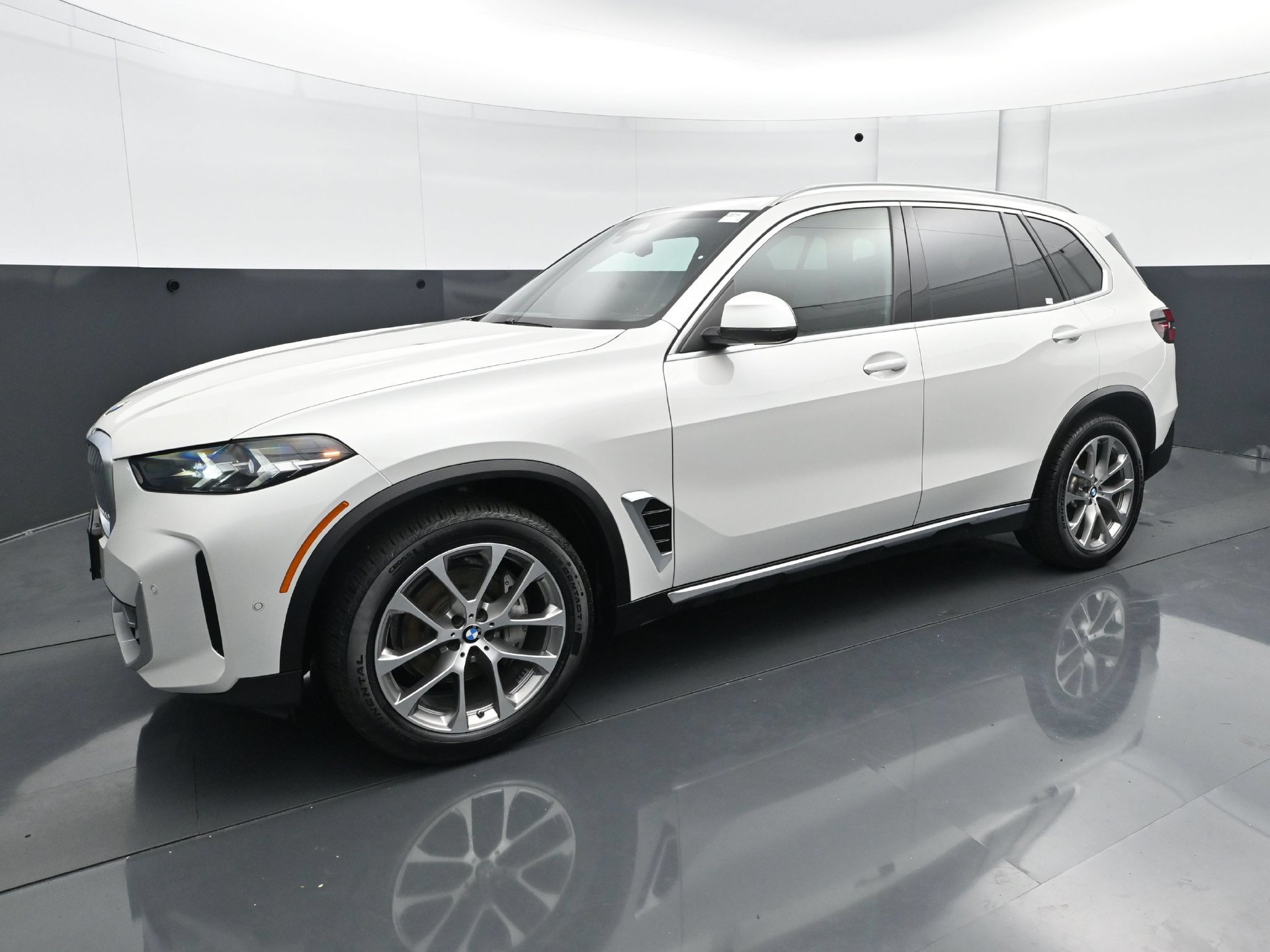 Used 2024 BMW X5 xDrive40i AWD/4WD image 2