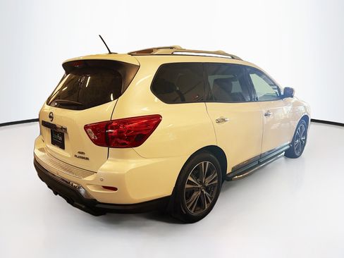 Used 2017 Nissan Pathfinder Platinum w/ Family Entertainment Package AWD/4WD image 9