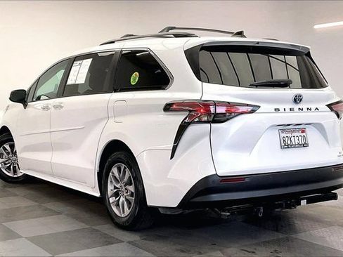 Used 2022 Toyota Sienna XLE w/ XLE Plus Package FWD image 10
