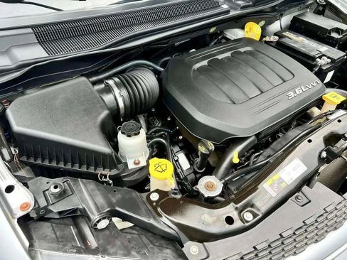 Used 2014 Dodge Grand Caravan R/T image 31