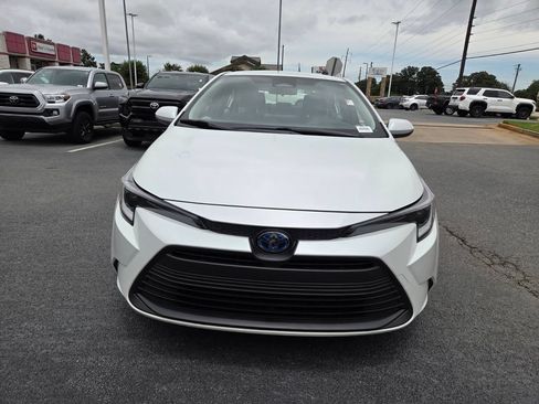 Used 2024 Toyota Corolla LE w/ LE Convenience Package FWD image 2