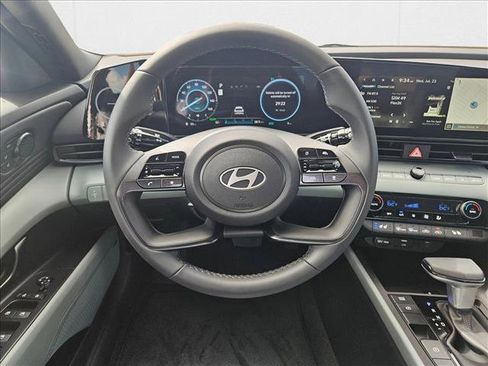 New 2025 Hyundai Elantra Limited image 12