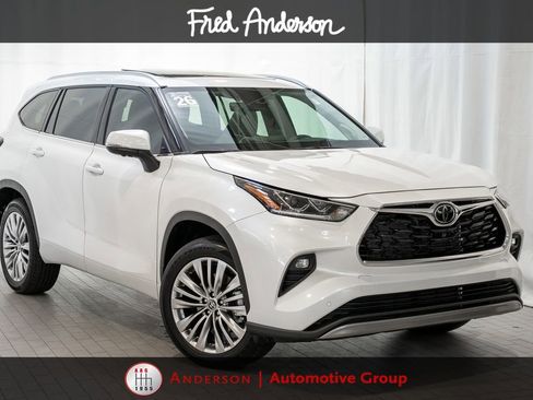 Used 2026 Toyota Highlander Platinum AWD/4WD image 1