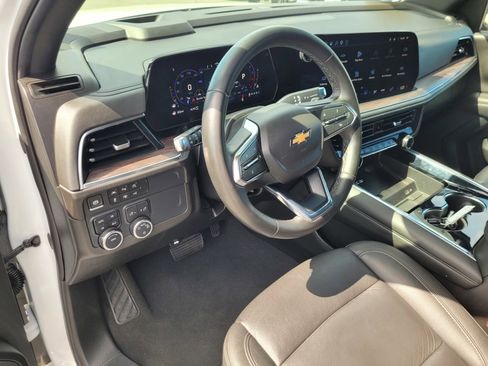 Used 2025 Chevrolet Suburban LT AWD/4WD image 15