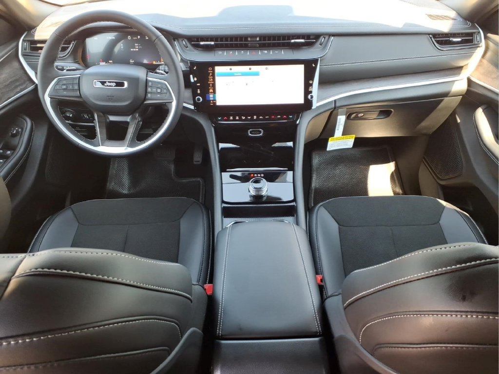 New 2026 Jeep Grand Cherokee Altitude RWD image 10