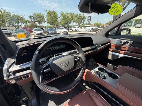 Used 2026 Cadillac Vistiq Platinum AWD/4WD image 4