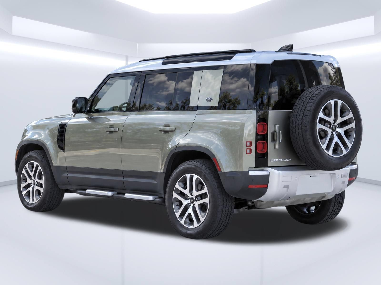 Used 2022 Land Rover Defender 110 S AWD/4WD image 7