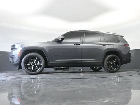 Used 2025 Jeep Grand Cherokee L Altitude AWD/4WD image 36