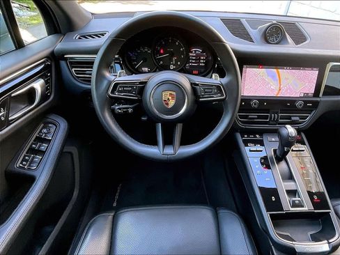 Certified 2023 Porsche Macan AWD/4WD image 11