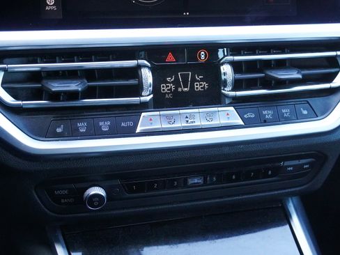 Used 2020 BMW 330i Sedan w/ Convenience Package image 27