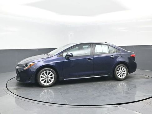 Used 2022 Toyota Corolla LE image 4