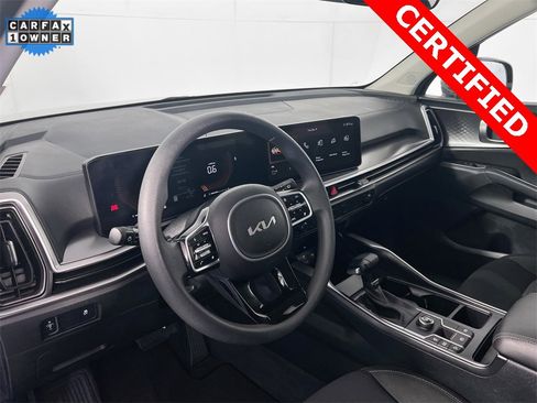 Certified 2024 Kia Sorento LX image 10