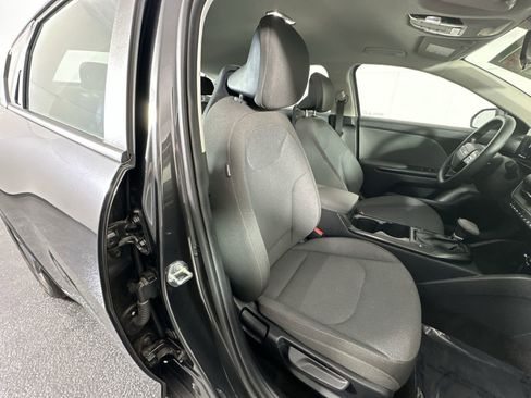 Used 2025 Kia K4 LXS image 27