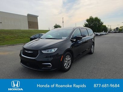 Used 2024 Chrysler Pacifica Touring-L