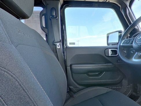 Used 2024 Jeep Wrangler Unlimited Sahara AWD/4WD image 31