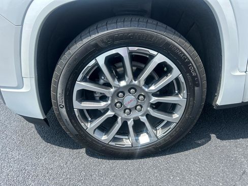 Used 2023 GMC Acadia Denali w/ Denali Ultimate Package FWD image 9