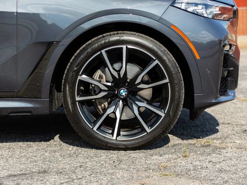 Used 2021 BMW X7 xDrive40i w/ M Sport Package AWD/4WD image 17