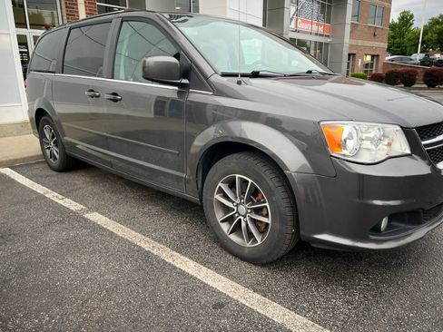 Used 2017 Dodge Grand Caravan SXT FWD image 6